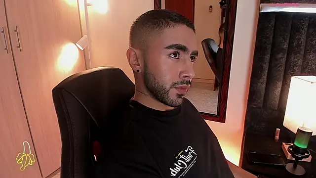 ItsMeEros online show from November 3, 2025, 11:08 pm