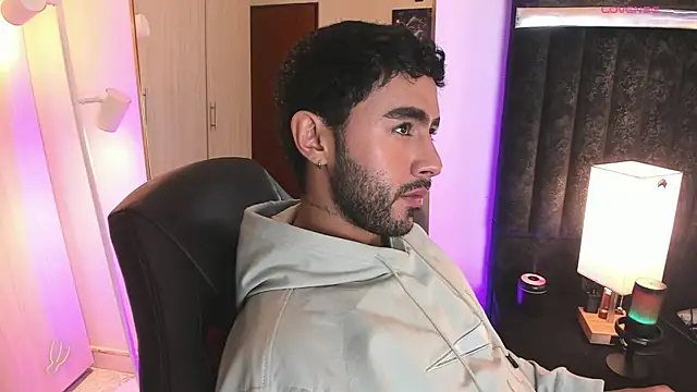 Snapshot of ItsMeEros chatting on February 4, 2026, 11:11 pm ItsMeEros online show from February 4, 2026, 11:11 pm