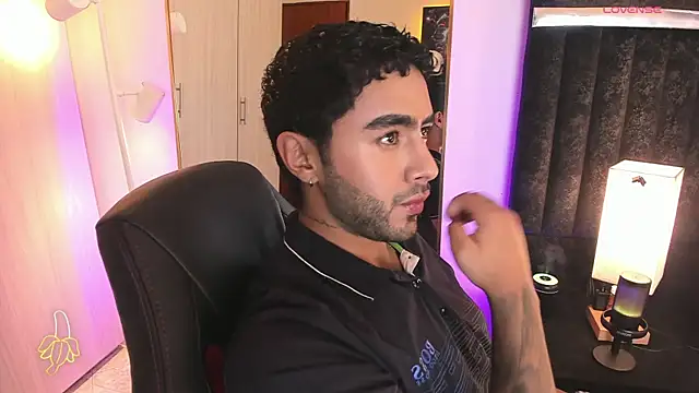 Snapshot of ItsMeEros chatting on February 5, 2026, 10:05 pm ItsMeEros online show from February 5, 2026, 10:05 pm