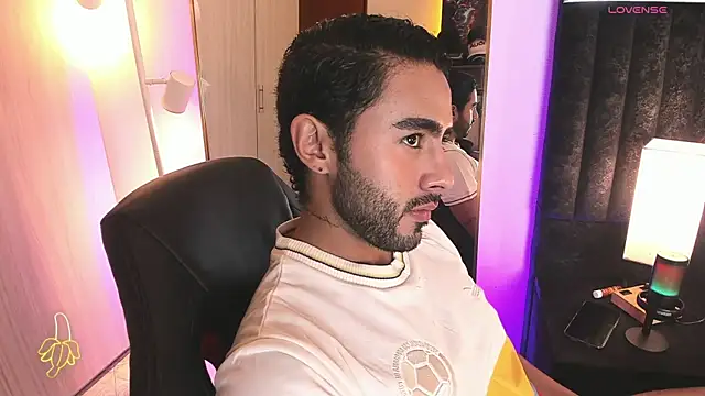 Snapshot of ItsMeEros chatting on February 24, 2026, 10:54 pm ItsMeEros online show from February 24, 2026, 10:54 pm