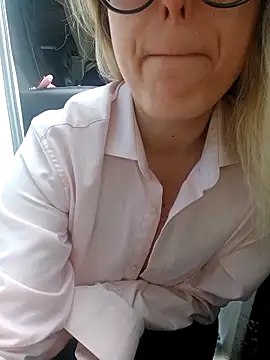 dolcehelena993 online show from March 7, 2026, 11:59 am