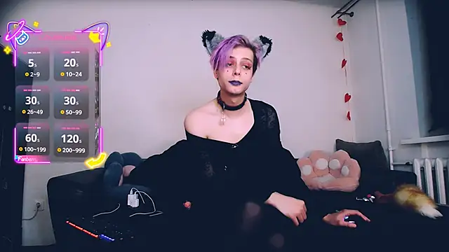 Littlepinkcat online show from May 19, 2026, 6:37 pm