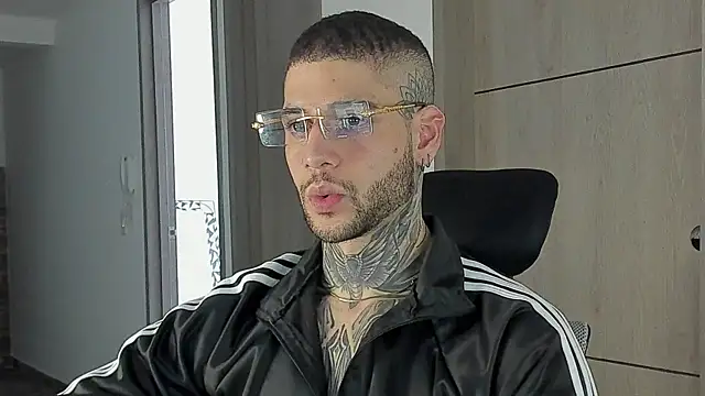  jamesleandros1 online show from September 11, 2025, 10:21 pm