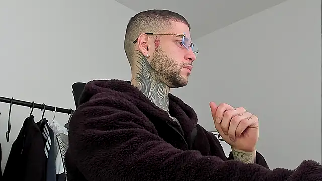  jamesleandros1 online show from November 12, 2025, 12:31 pm