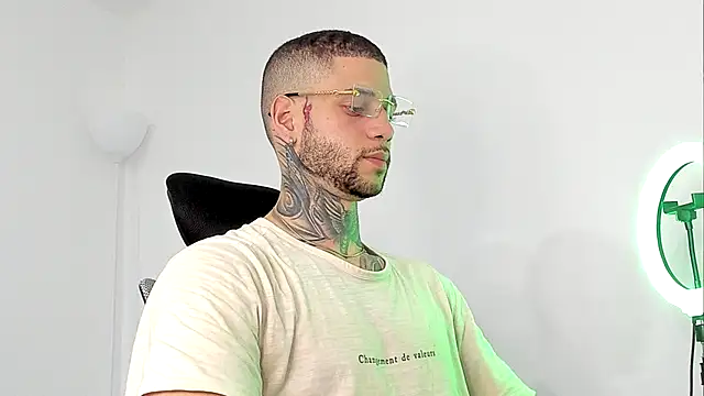  jamesleandros1 online show from October 1, 2025, 8:57 pm