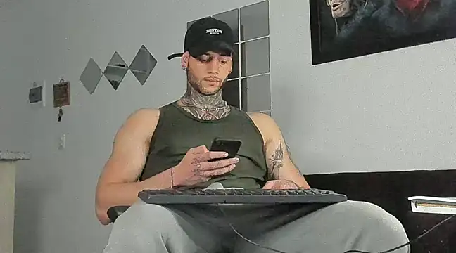  jamesleandros1 online show from March 4, 2025, 9:54 pm