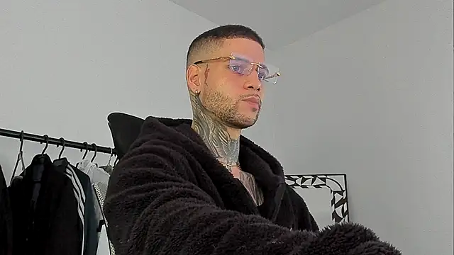  jamesleandros1 online show from October 14, 2025, 7:36 pm