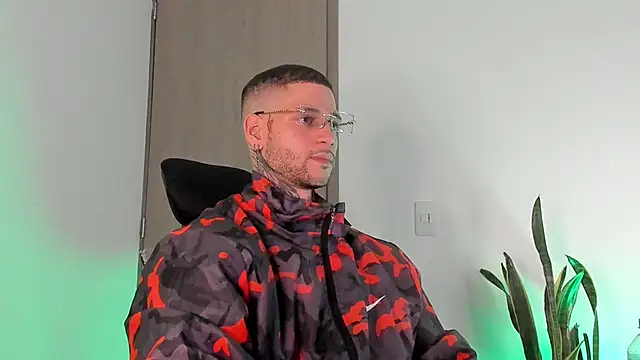  jamesleandros1 online show from March 5, 2026, 12:51 am