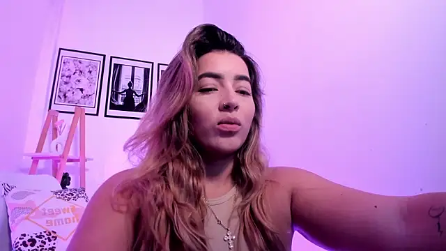 Snapshot of sofihill01 chatting on May 24, 2026, 7:58 pm sofihill01 online show from May 24, 2026, 7:58 pm