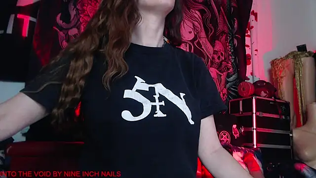 Silentmary online show from May 18, 2026, 12:33 am