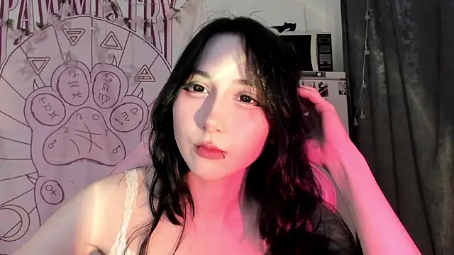 Holy420lolii online show from February 6, 2026, 7:32 pm