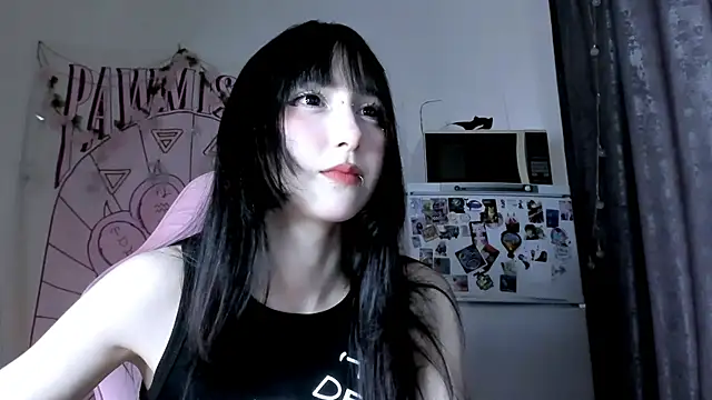 Holy420lolii online show from May 15, 2026, 3:43 pm