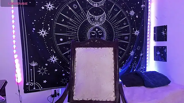 Eva Lee  online show from November 12, 2025, 8:07 am