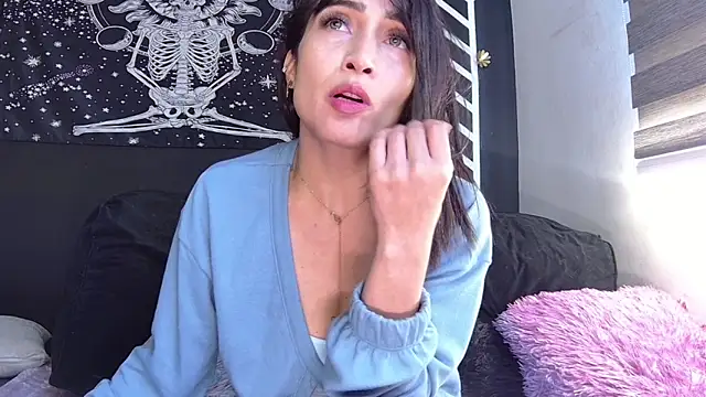 EvangelineCors online show from March 14, 2025, 6:39 pm