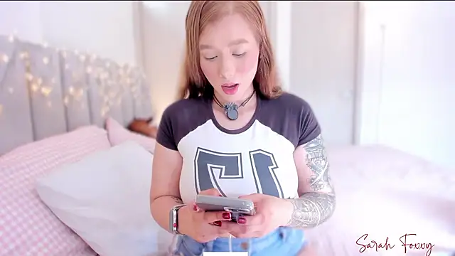 Foxxy222  online show from February 18, 2026, 9:11 pm