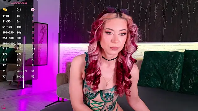 Snapshot of CindeFucknRella chatting on April 9, 2026, 4:58 am CindeFucknRella online show from April 9, 2026, 4:58 am