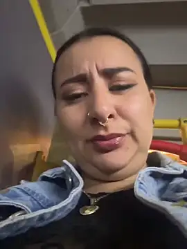 Abril Luv online show from May 9, 2026, 1:31 am