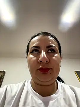 Snapshot of Abril_Luv chatting on October 10, 2025, 2:01 am Abril Luv online show from October 10, 2025, 2:01 am