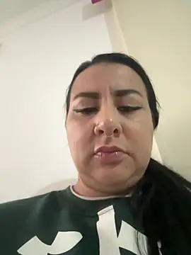 Abril Luv online show from May 16, 2026, 11:42 am
