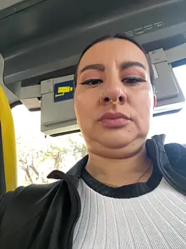 Abril Luv online show from March 4, 2026, 12:13 pm