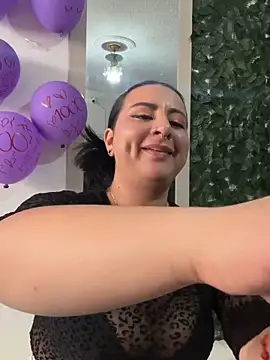Abril Luv online show from May 8, 2026, 1:26 pm