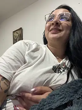 Snapshot of Abril_Luv chatting on November 20, 2025, 1:28 am Abril Luv online show from November 20, 2025, 1:28 am