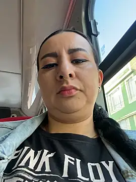 Abril Luv online show from February 9, 2026, 12:14 pm