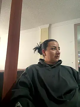 Abril Luv online show from January 6, 2026, 1:37 pm