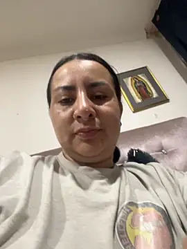 Snapshot of Abril_Luv chatting on September 13, 2025, 1:27 am Abril Luv online show from September 13, 2025, 1:27 am