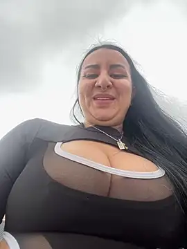 Snapshot of Abril_Luv chatting on March 20, 2025, 7:35 pm Abril Luv online show from March 20, 2025, 7:35 pm