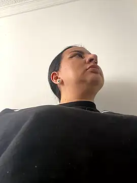 Abril Luv online show from January 17, 2026, 12:42 pm