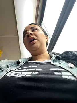 Snapshot of Abril_Luv chatting on October 23, 2025, 12:04 pm Abril Luv online show from October 23, 2025, 12:04 pm