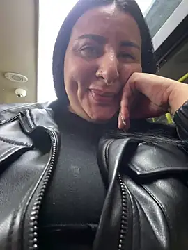Abril Luv online show from May 13, 2026, 12:39 am