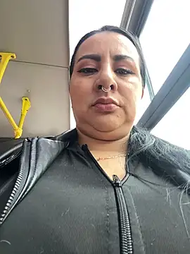 Abril Luv online show from May 21, 2026, 12:02 pm