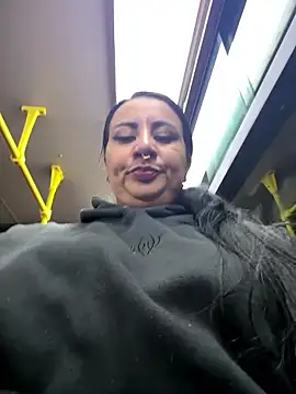 Abril Luv online show from January 9, 2026, 12:39 am