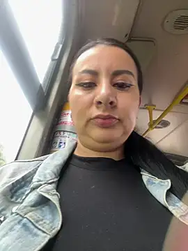 Snapshot of Abril_Luv chatting on March 12, 2025, 12:04 pm Abril Luv online show from March 12, 2025, 12:04 pm