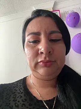 Abril Luv online show from May 13, 2026, 1:18 pm