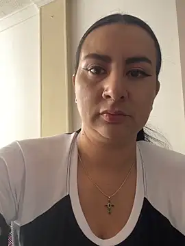 Snapshot of Abril_Luv chatting on September 9, 2025, 1:42 pm Abril Luv online show from September 9, 2025, 1:42 pm