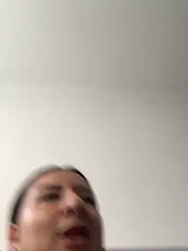 Abril Luv online show from March 14, 2026, 12:44 pm