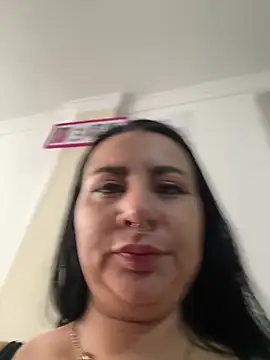 Abril Luv online show from May 22, 2026, 1:09 pm