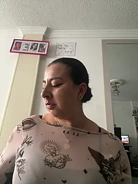 Abril Luv online show from May 25, 2026, 1:10 pm
