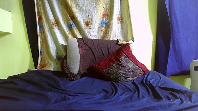 Cute boy2000 online show from February 8, 2025, 4:25 pm