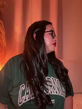 Snapshot of andra_rose chatting on April 15, 2026, 11:16 pm andra rose online show from April 15, 2026, 11:16 pm