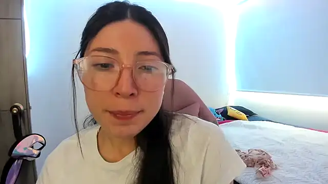 Snapshot of Spit_queen chatting on January 3, 2025, 8:11 pm Spit queen online show from January 3, 2025, 8:11 pm