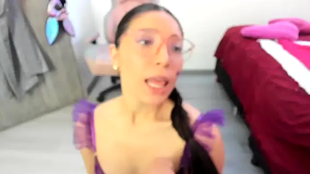 Snapshot of Spit_queen chatting on February 6, 2025, 5:09 pm Spit queen online show from February 6, 2025, 5:09 pm
