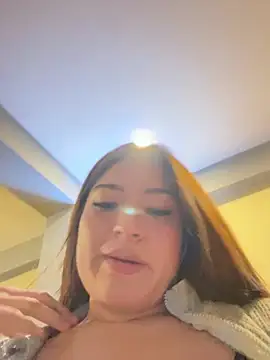 Snapshot of LuceroRm chatting on August 5, 2026, 4:17 am LuceroRm online show from August 5, 2026, 4:17 am