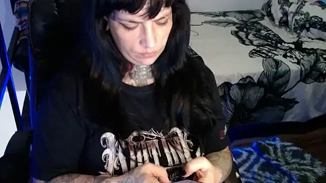Snapshot of VampGirl1 chatting on February 14, 2025, 1:02 am VampGirl1 online show from February 14, 2025, 1:02 am