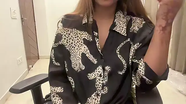 Queen Sakhi online show from March 19, 2025, 7:49 pm