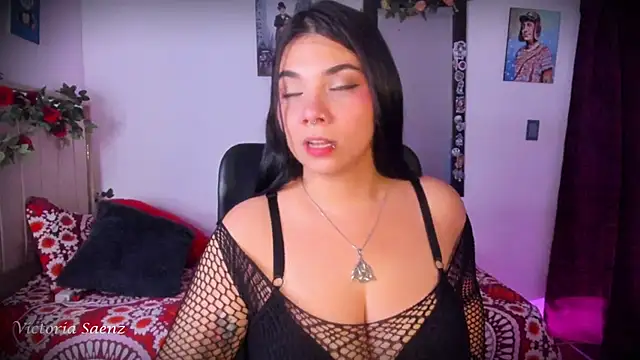 victoriaasaenz  online show from May 28, 2026, 12:40 am