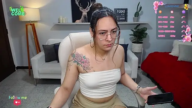 Snapshot of Bianca____ chatting on October 13, 2025, 11:27 pm Bianca online show from October 13, 2025, 11:27 pm